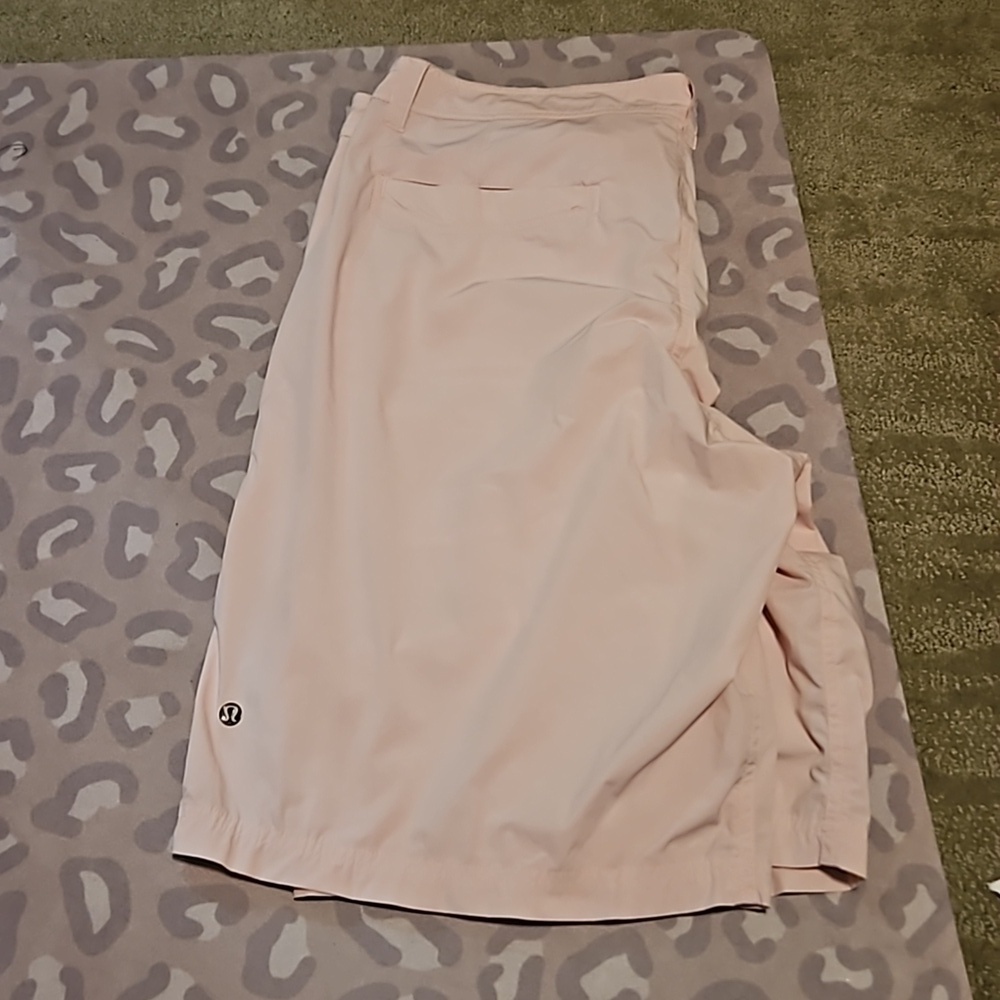 Lululemon pink cargo shorts size 38